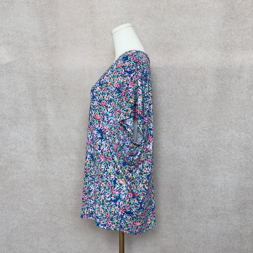 Dear Scarlett Oversized Multicolor Floral Women's Top - Picture 2 of 4